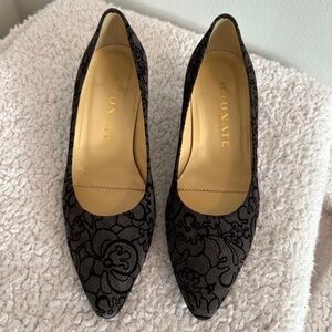 Brunate Italy Floral Embroidered Style Mid Heel Pumps EU 36